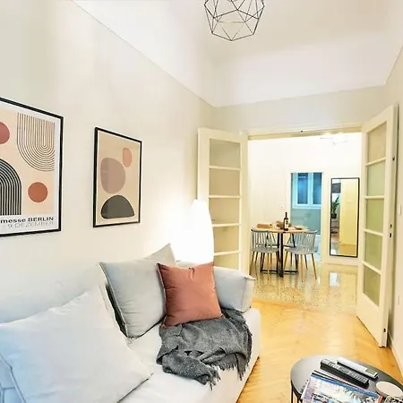 Newly Renovated Apartment In The Heart Of Athens. Exterior photo