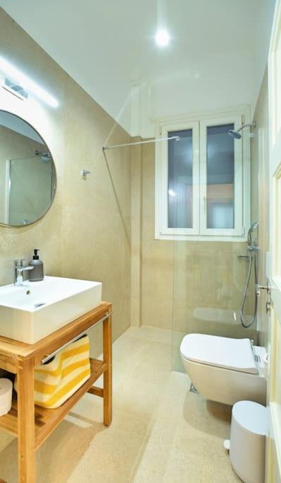Apartment Newly Renovated In The Heart Of Athens.