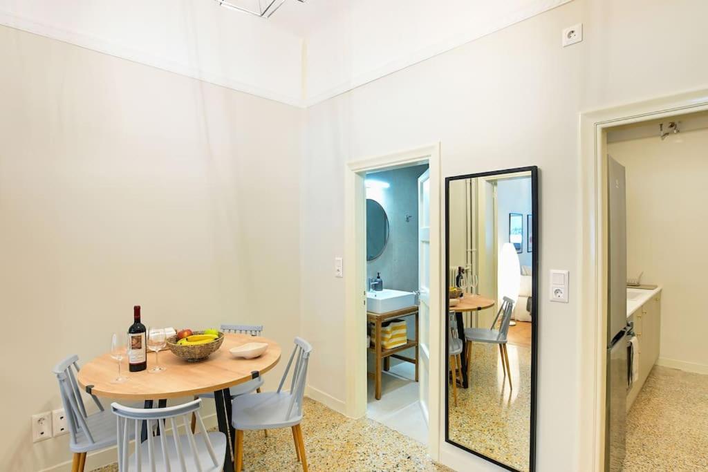 Newly Renovated In The Heart Of Athens. Apartment *